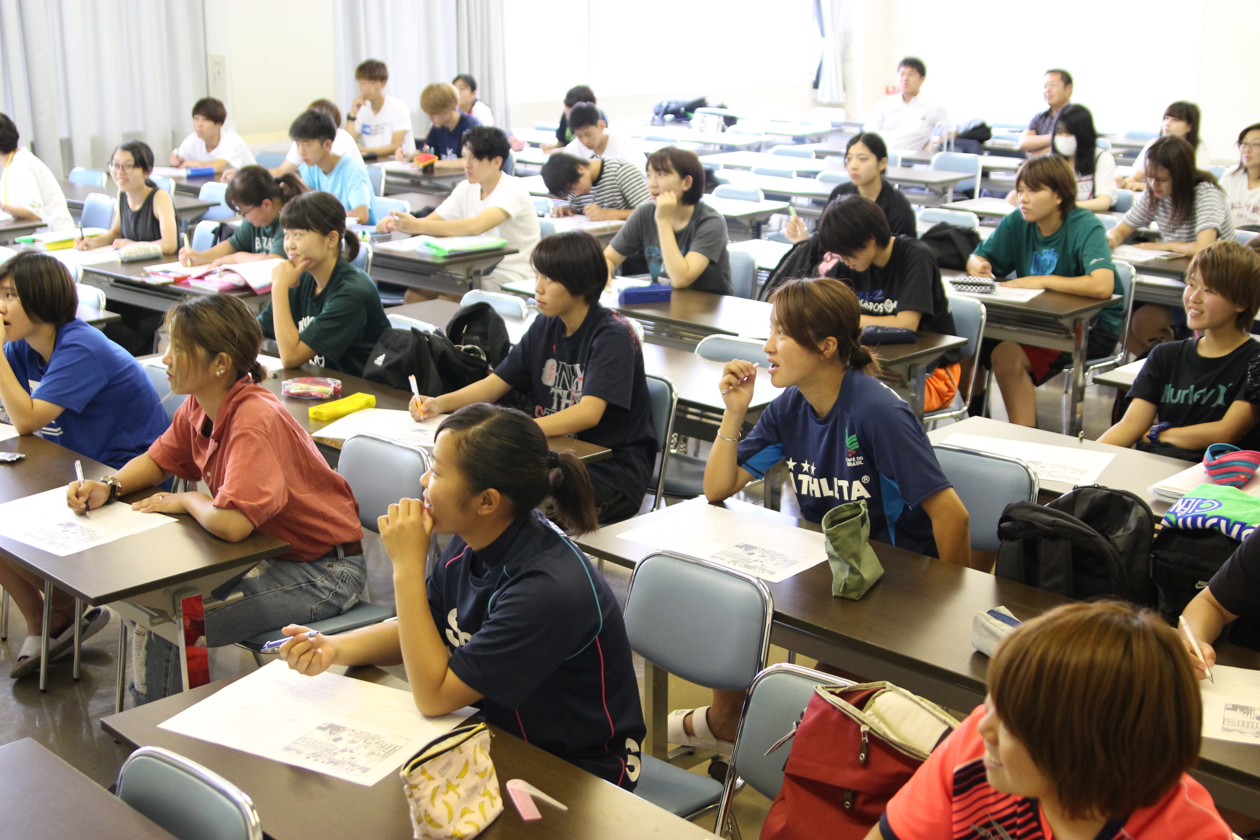 授業紹介 英語コミュニケーション 垂れ幕設置 と 宝の持ち腐れ 武蔵丘短期大学